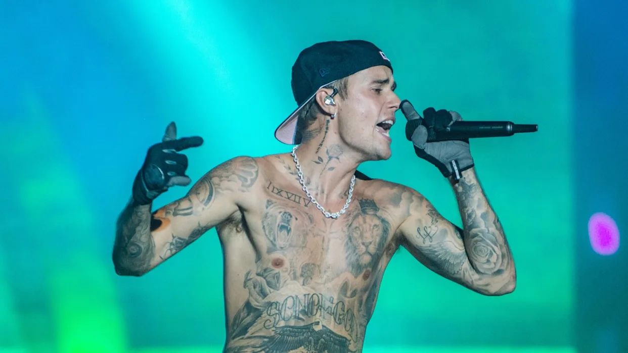 Justin Bieber Impersonator Dupes DJ, Takes Las Vegas Stage by Storm